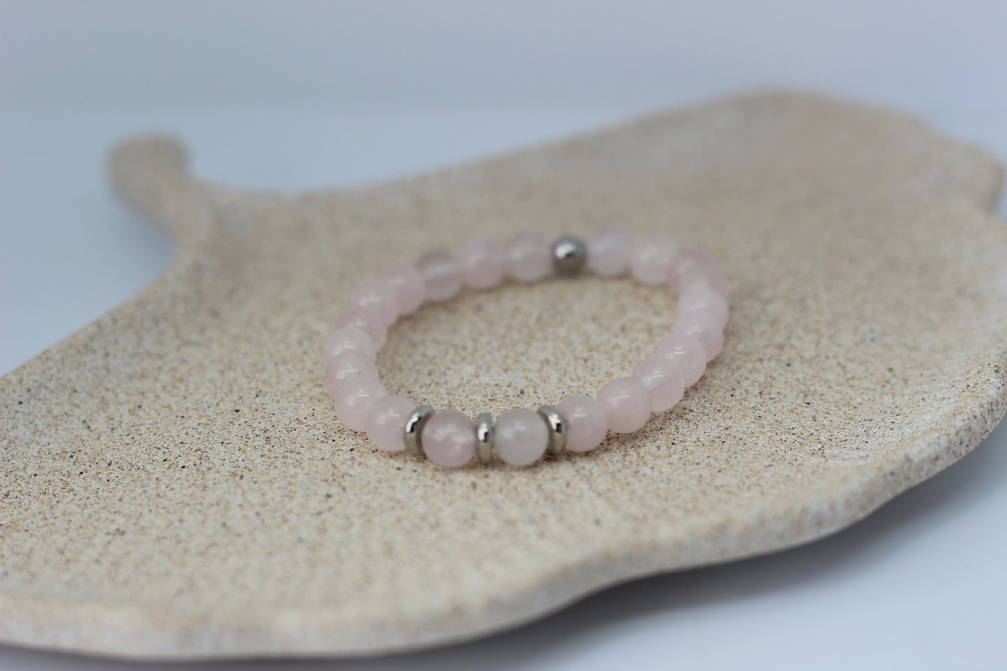 Bracelet Enfant en Quartz Rose - Le Compagnon Doux pour Petites Cœurs